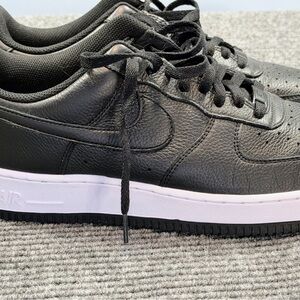 Nike Air Force 1 (Black/Black/White) SZ:10.5 (Pre-Owned)